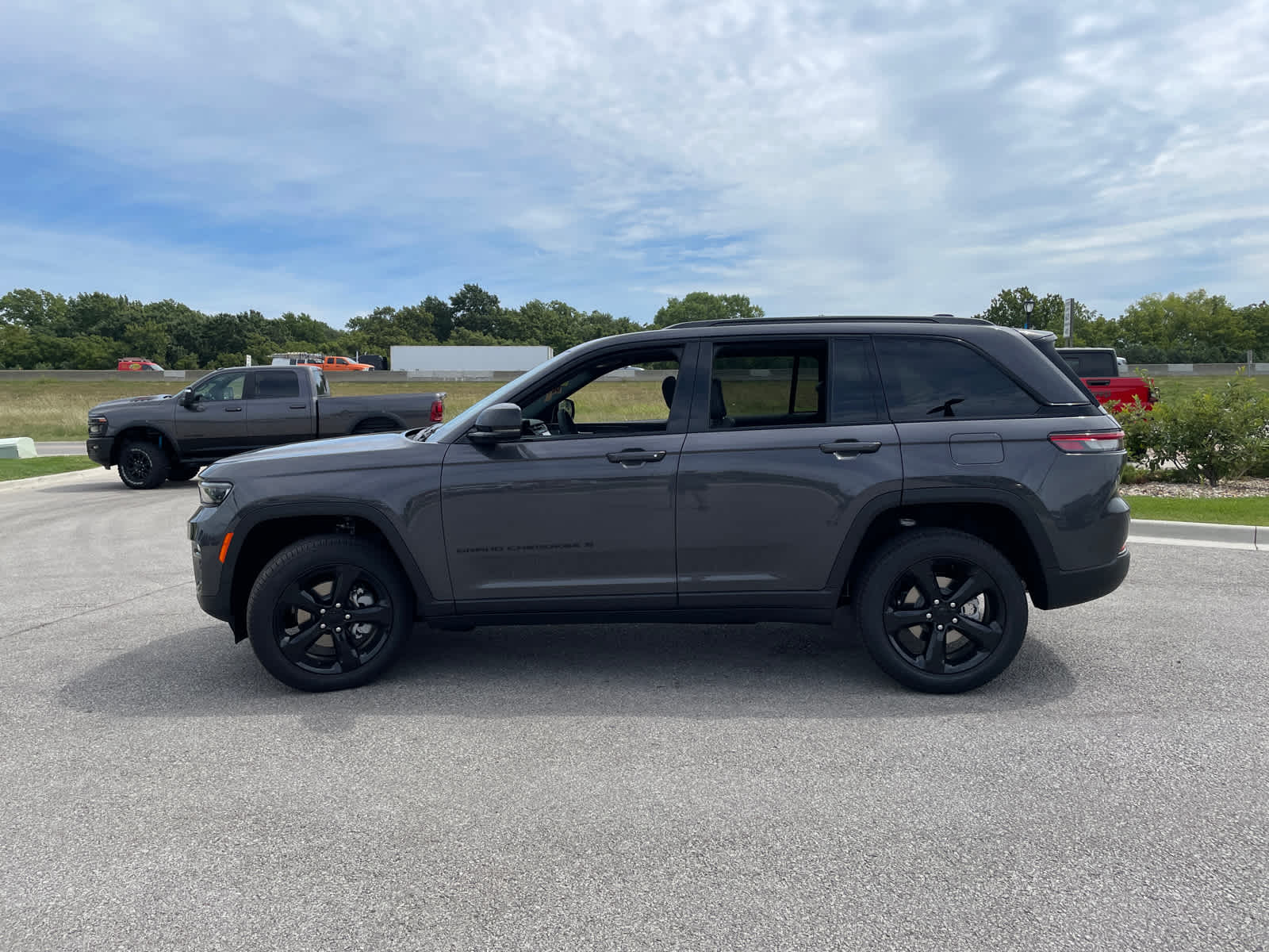 2025 Jeep Grand Cherokee Limited photo 5