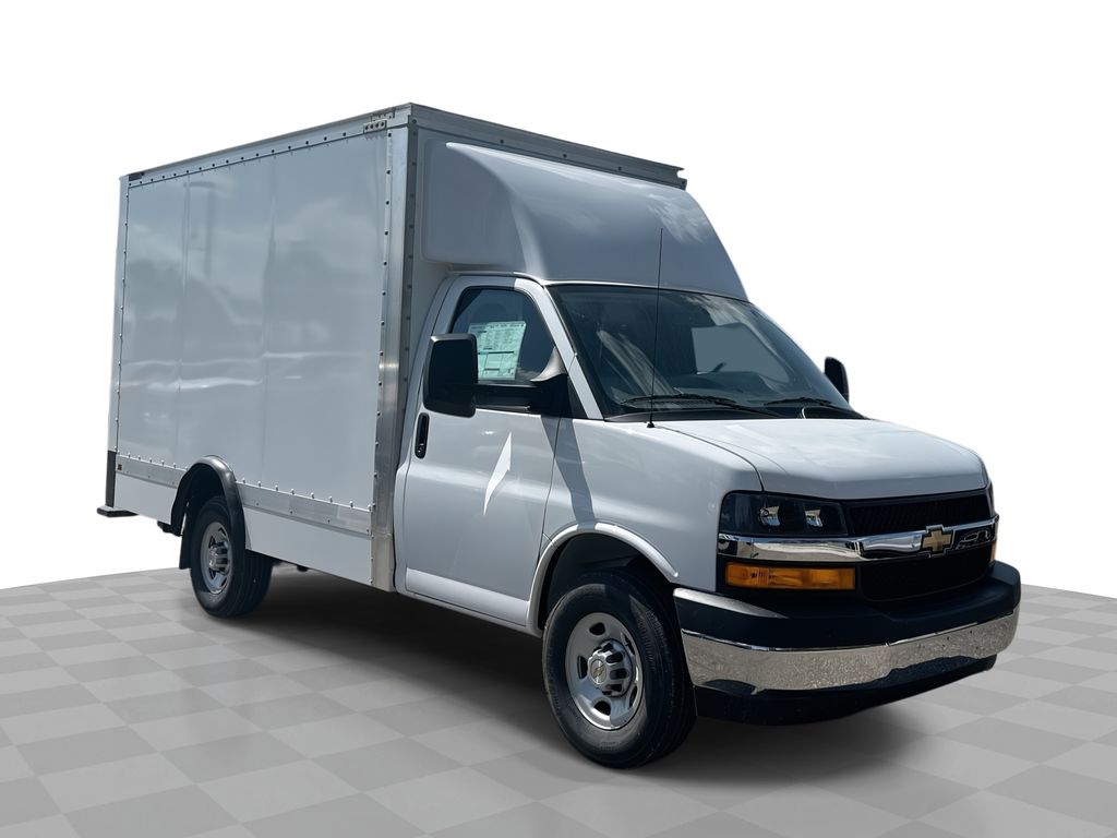 2025 Chevrolet Express Cutaway Base's photo