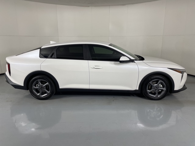 2025 Kia K4 LXS photo 9