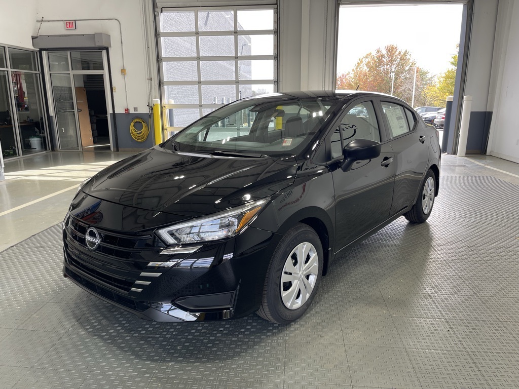 2025 Nissan Versa 1.6 S photo 3