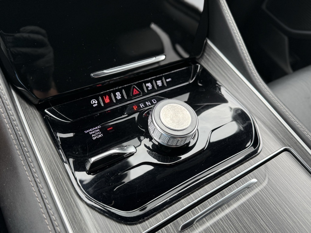 2024 Jeep Wagoneer L Series II photo 35