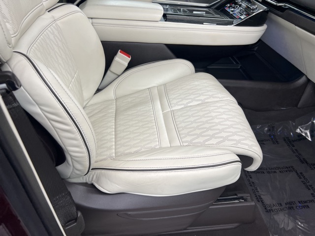 2024 Lincoln Navigator Black Label photo 21