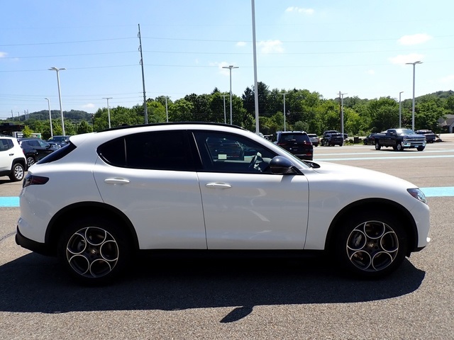 2025 Alfa Romeo Stelvio Sprint Base photo 5