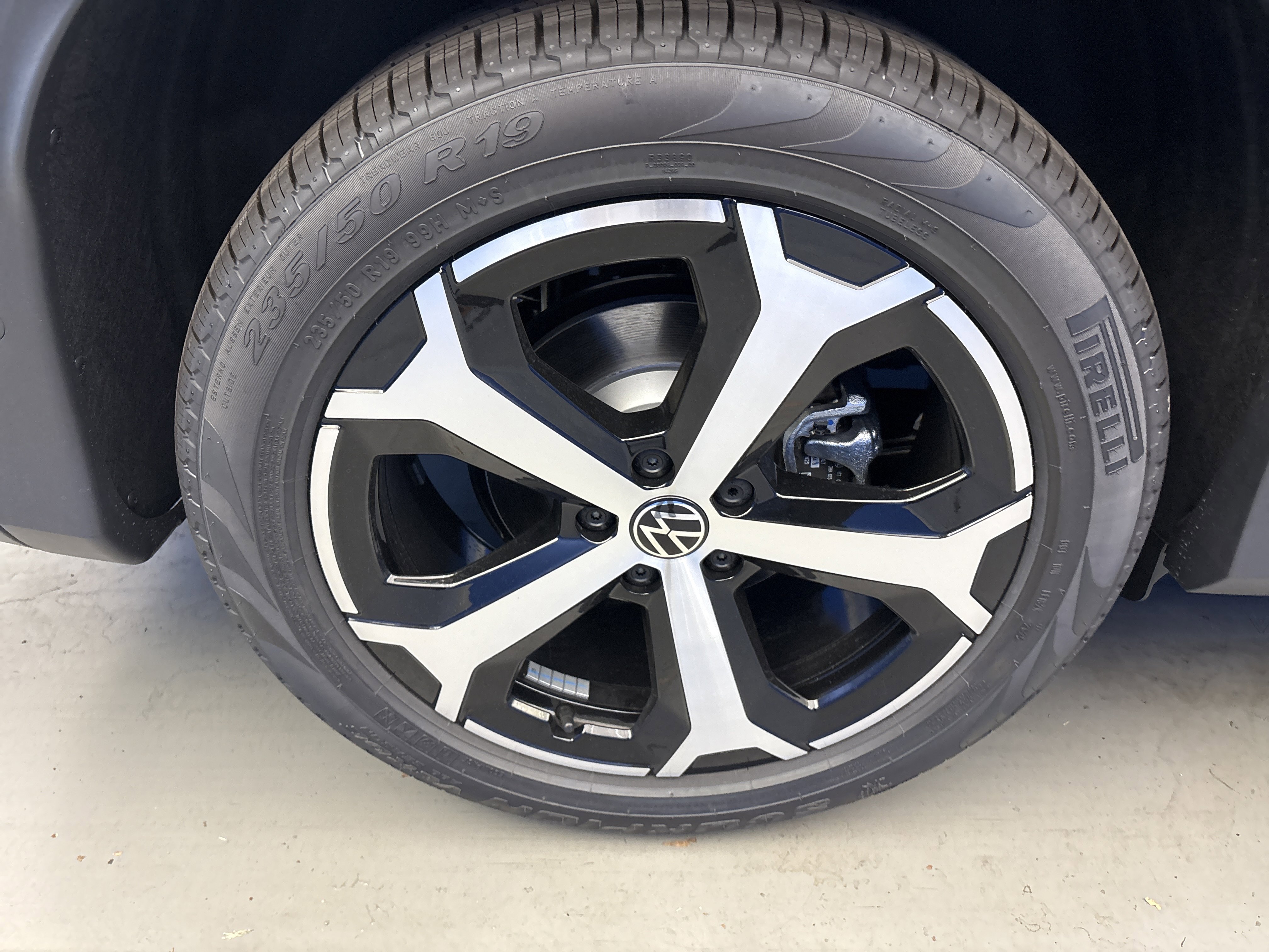 2025 Volkswagen Tiguan SE photo 8