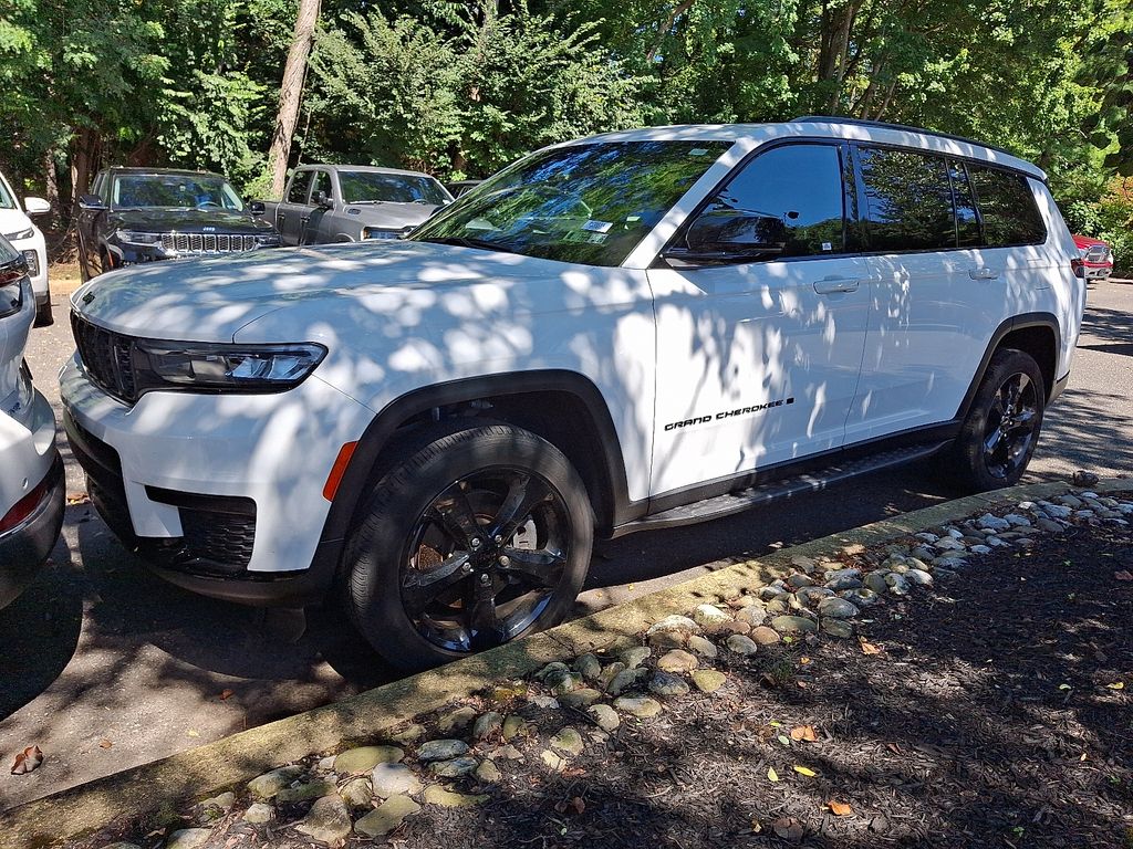 2021 Jeep Grand Cherokee Altitude photo 2