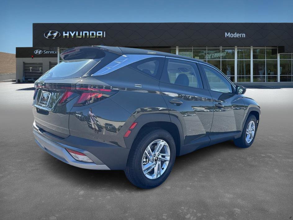 2025 Hyundai Tucson SE photo 2