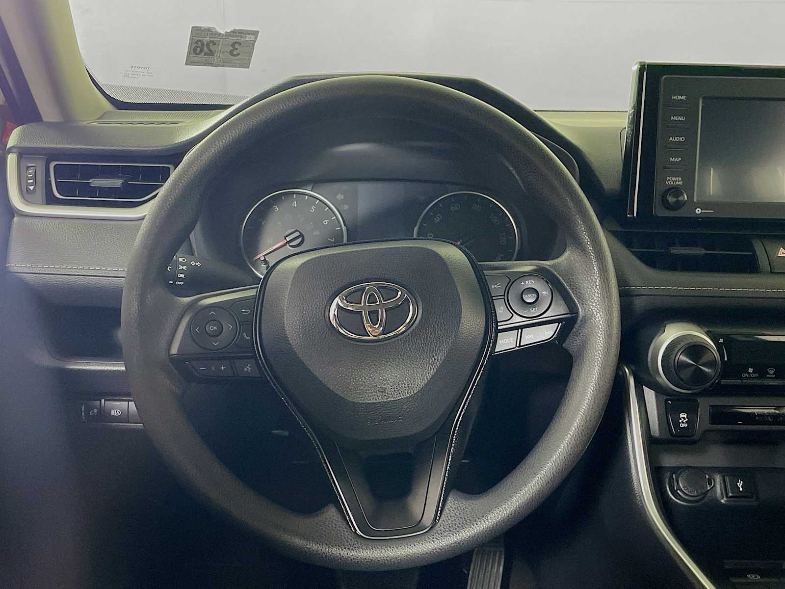 2021 Toyota RAV4 LE photo 8