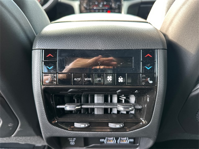 2025 Jeep Grand Cherokee Summit photo 14