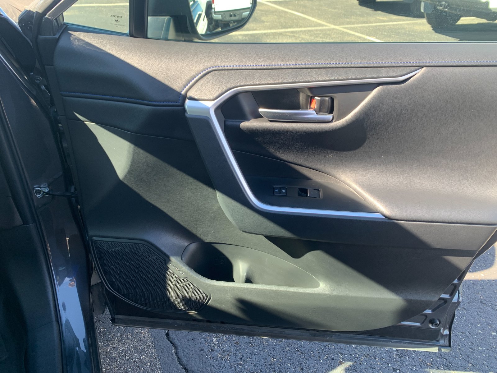 2023 Toyota RAV4 Hybrid XSE photo 16