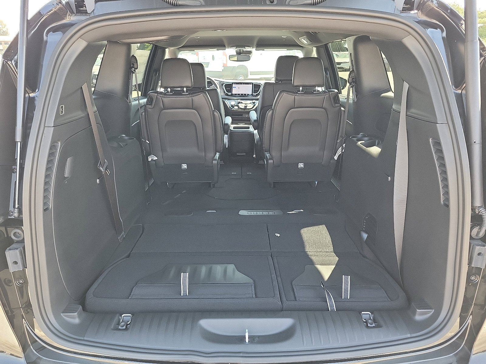2026 Chrysler Pacifica photo 14