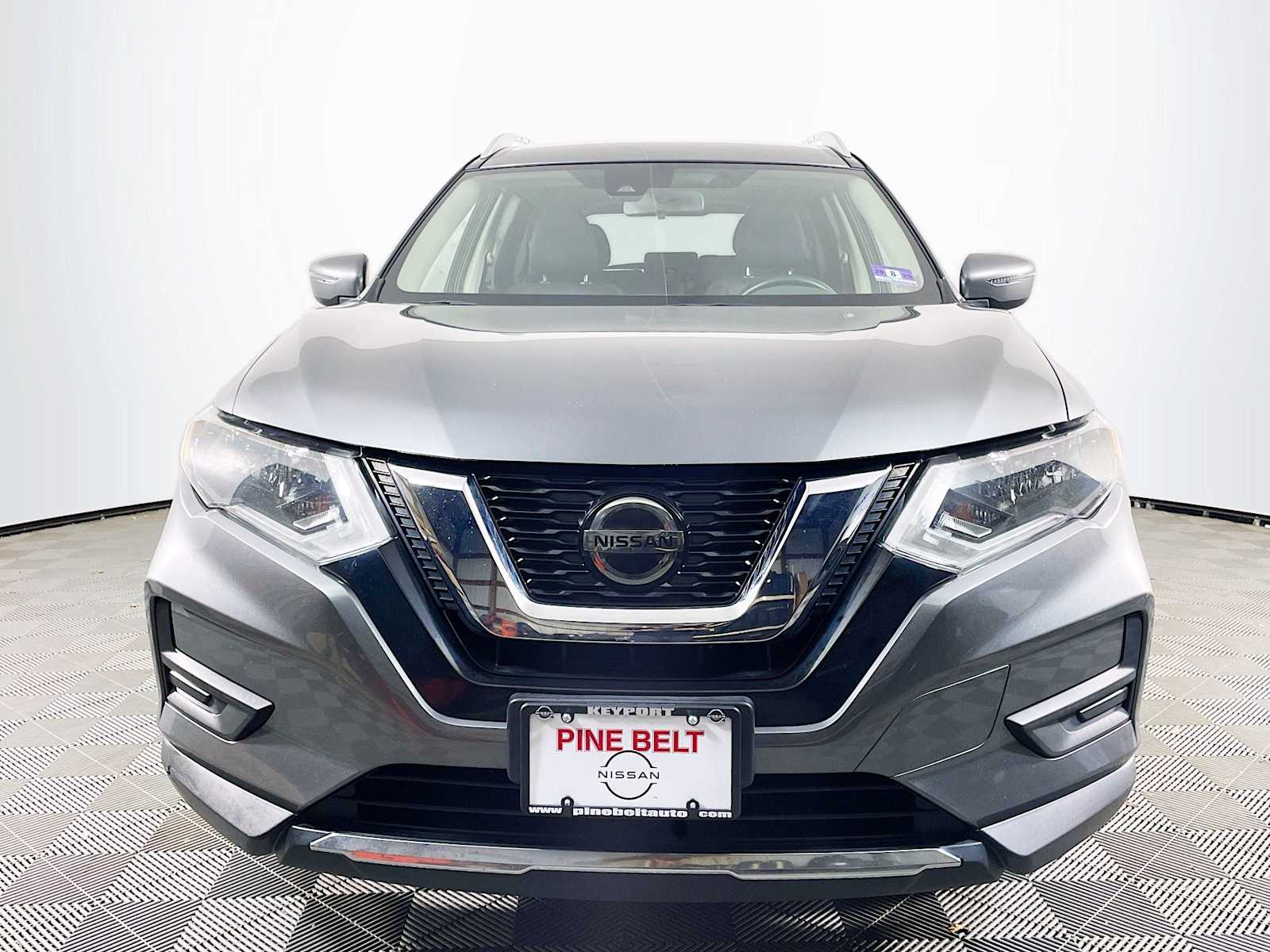 2019 Nissan Rogue SV photo 2