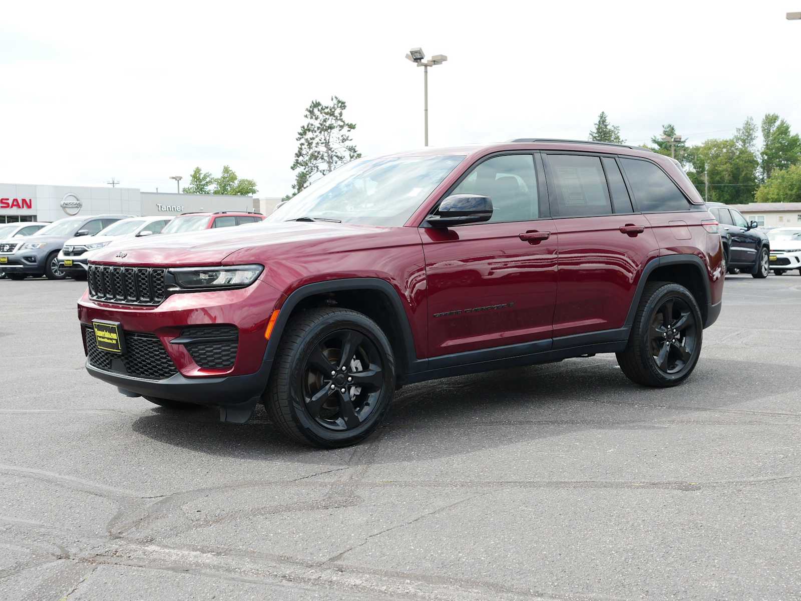 2023 Jeep Grand Cherokee Altitude photo 3