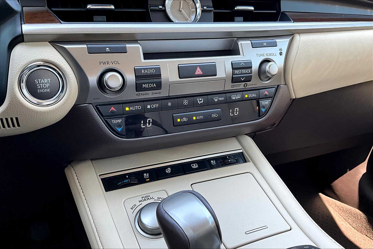 2017 Lexus ES 350 photo 31