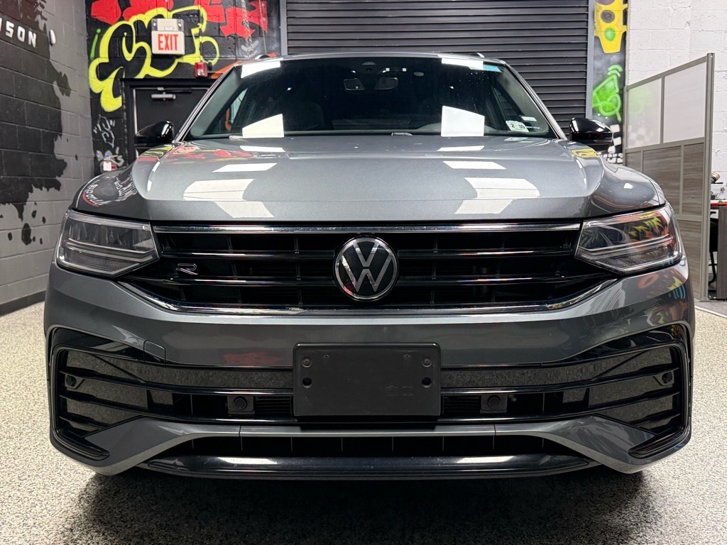 2023 Volkswagen Tiguan SE R-Line Black photo 2