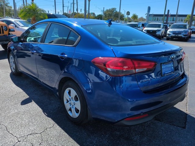 2018 Kia Forte LX Base photo 4