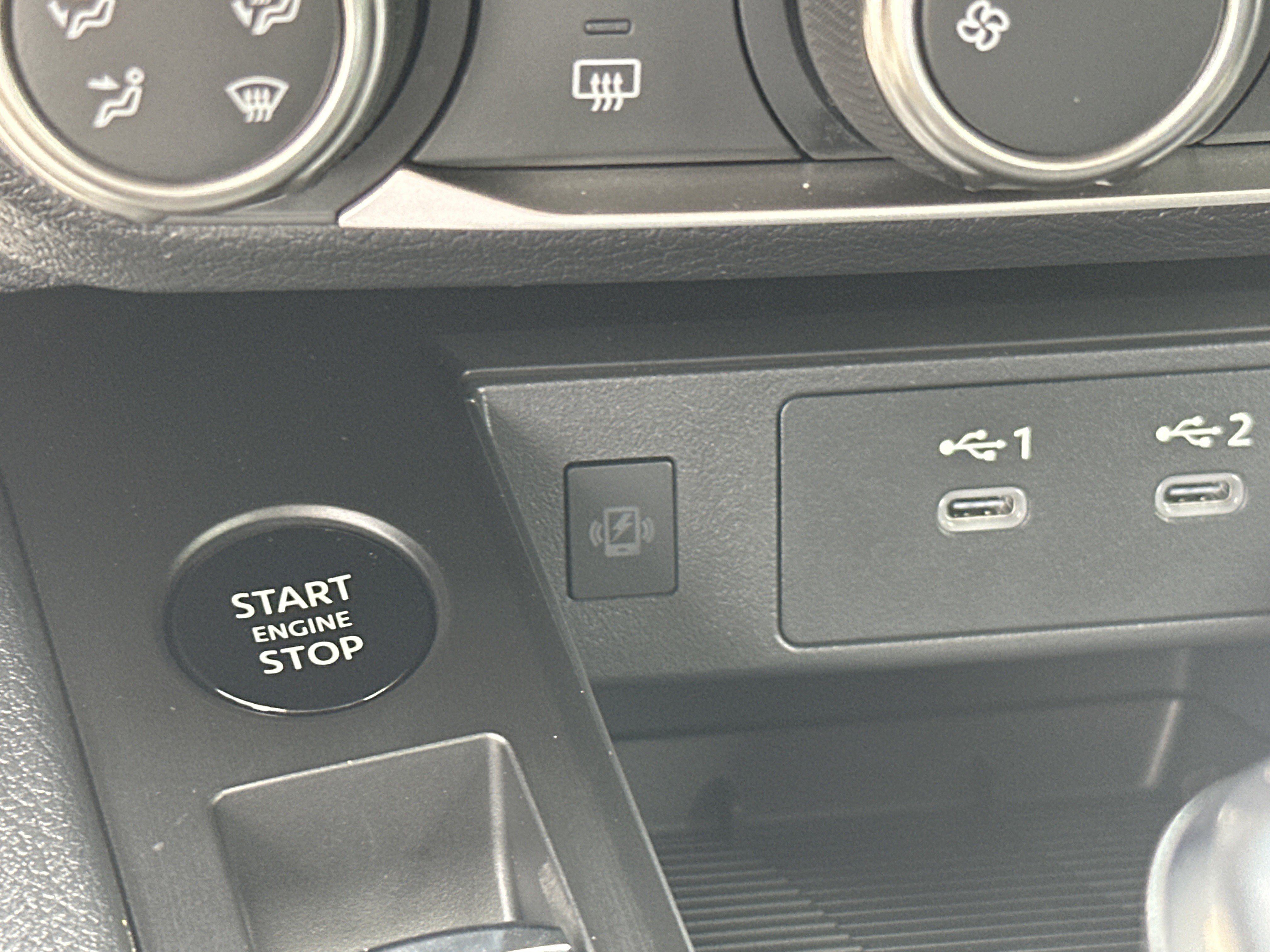 2025 Nissan Kicks SV photo 6