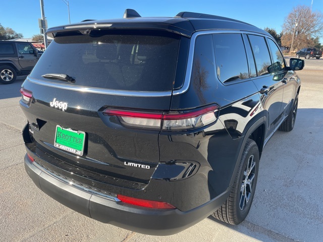 2025 Jeep Grand Cherokee Limited photo 3
