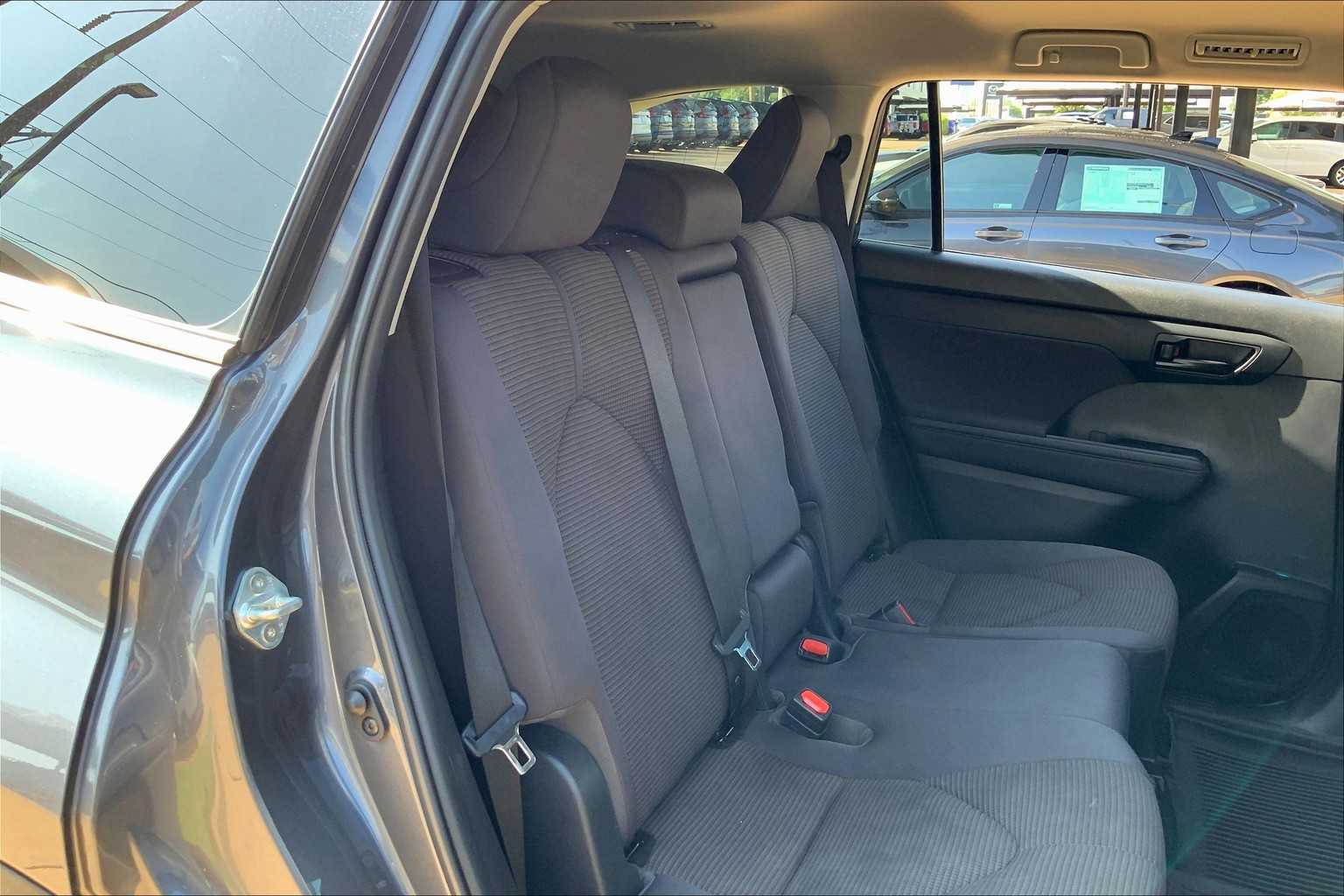 2023 Toyota Highlander L photo 45