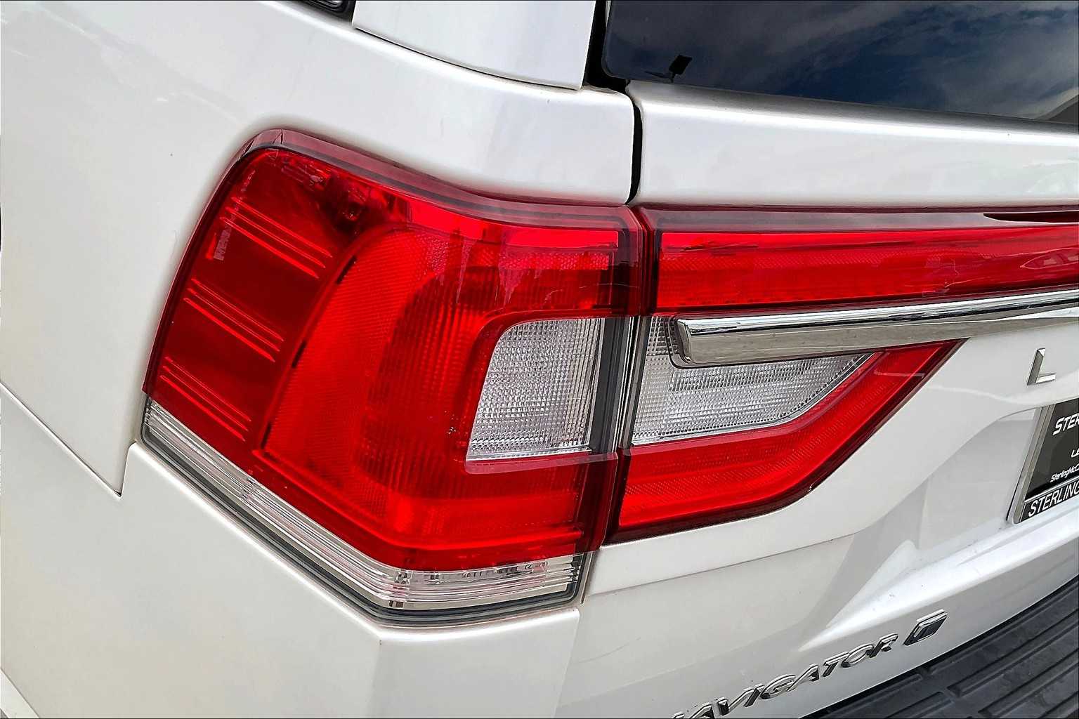 2017 Lincoln Navigator L Reserve photo 26