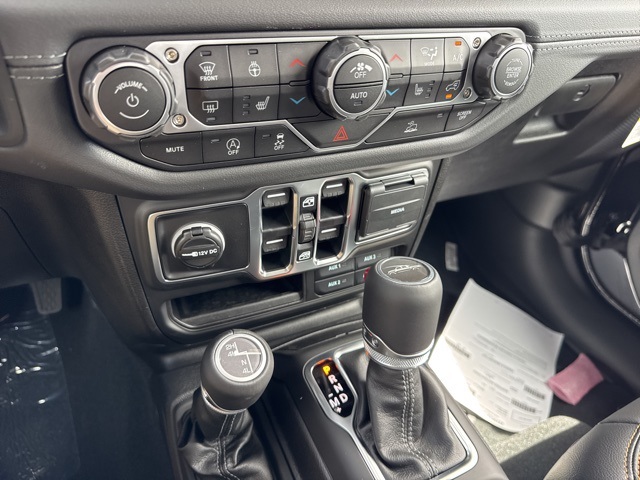 2025 Jeep Gladiator Sport photo 14