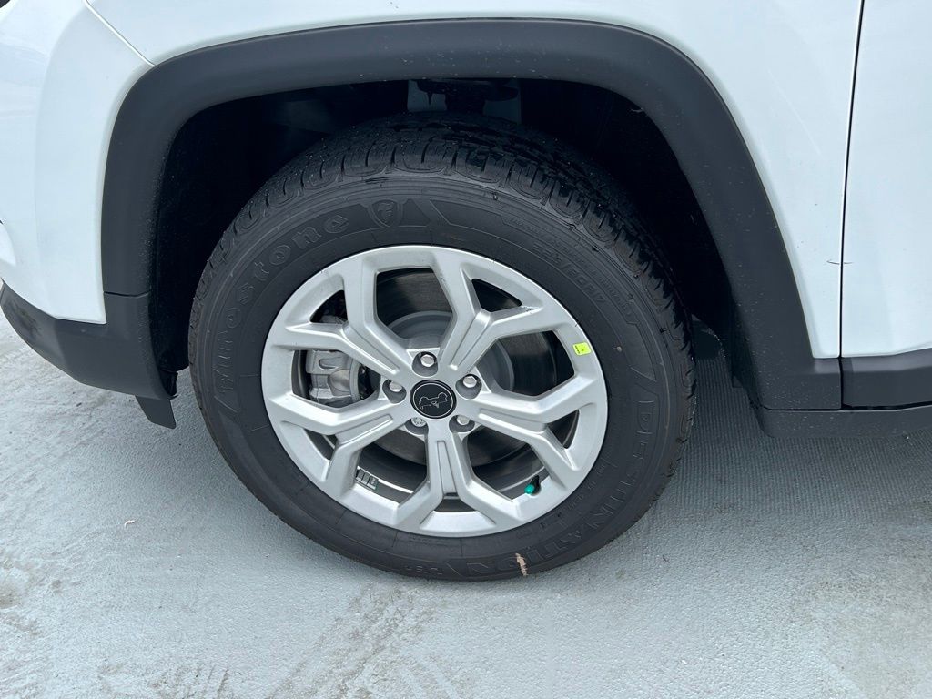 2025 Jeep Compass Latitude photo 13