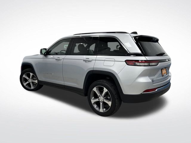 2024 Jeep Grand Cherokee Limited photo 2