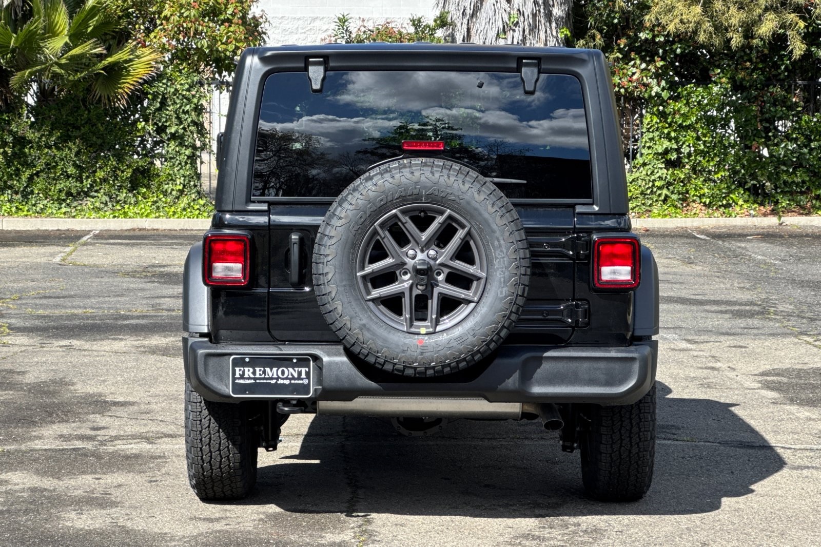 2025 Jeep Wrangler Sport S photo 4