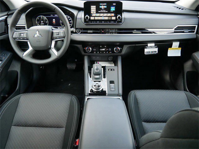 2025 Mitsubishi Outlander PHEV ES photo 6