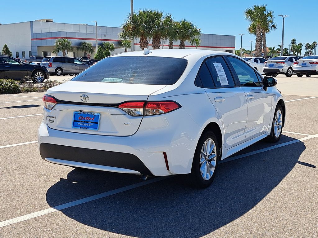 2022 Toyota Corolla LE photo 2