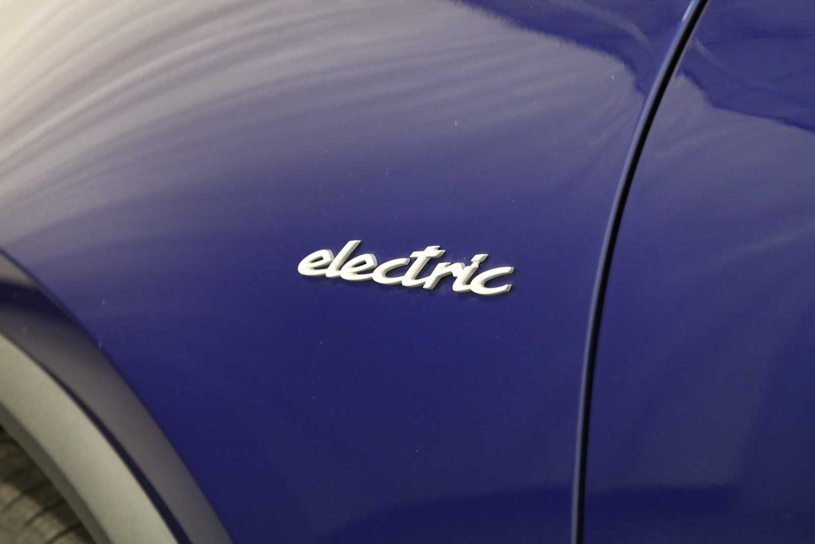 2024 Porsche Macan Electric 4 photo 35