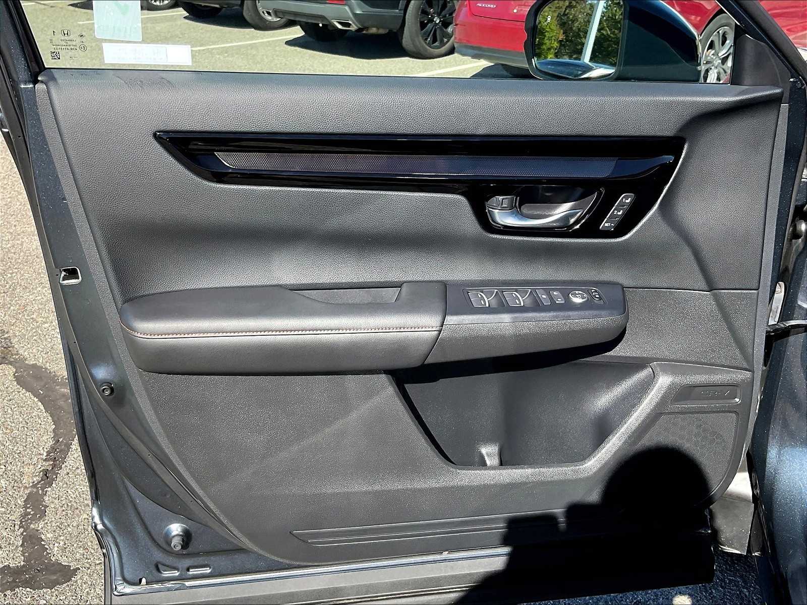 2024 Honda CR-V Hybrid Sport Touring photo 9