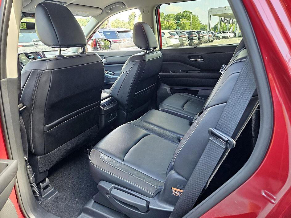 2023 Nissan Pathfinder SL photo 8