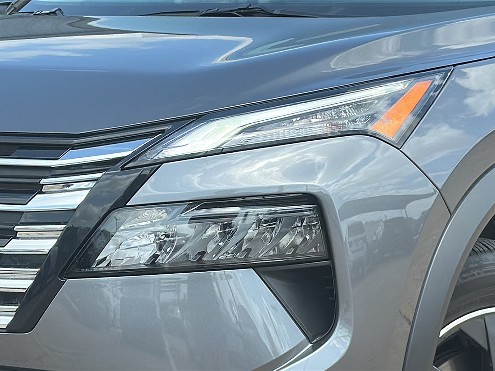 Certified Used 2025 Gun Metallic Nissan SV FWD image 4