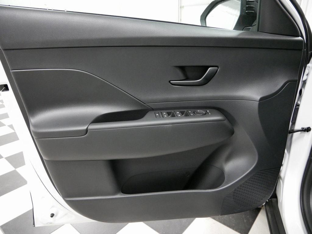 2026 Hyundai Kona SEL photo 8