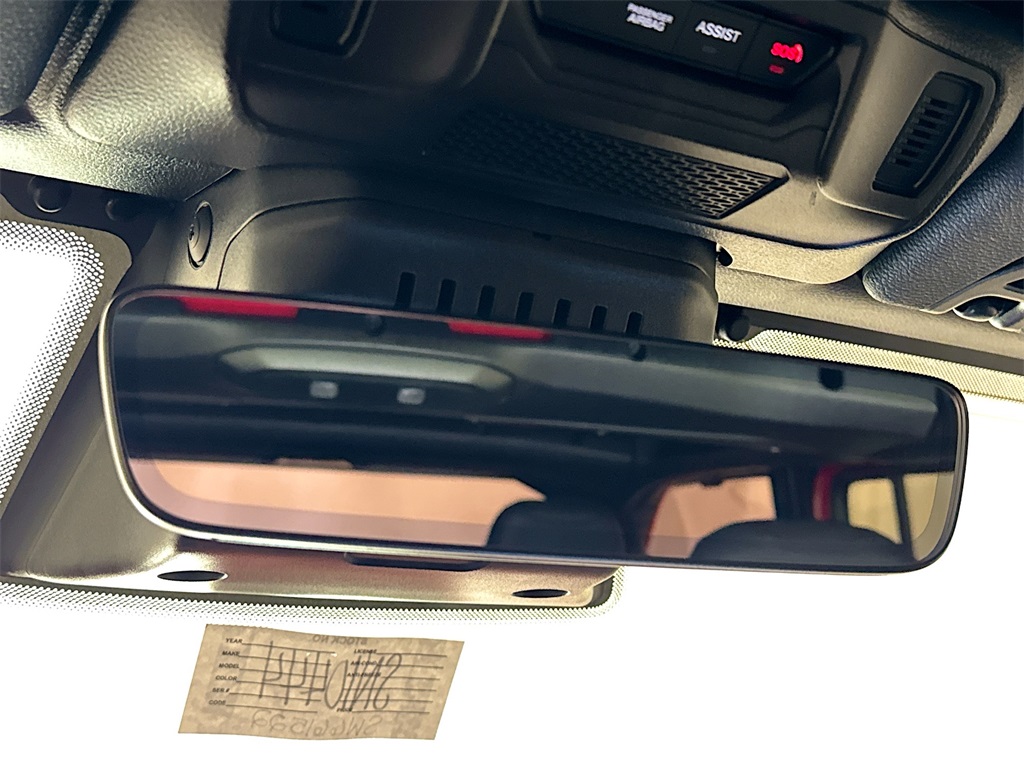 2025 Jeep Wrangler Sahara photo 34