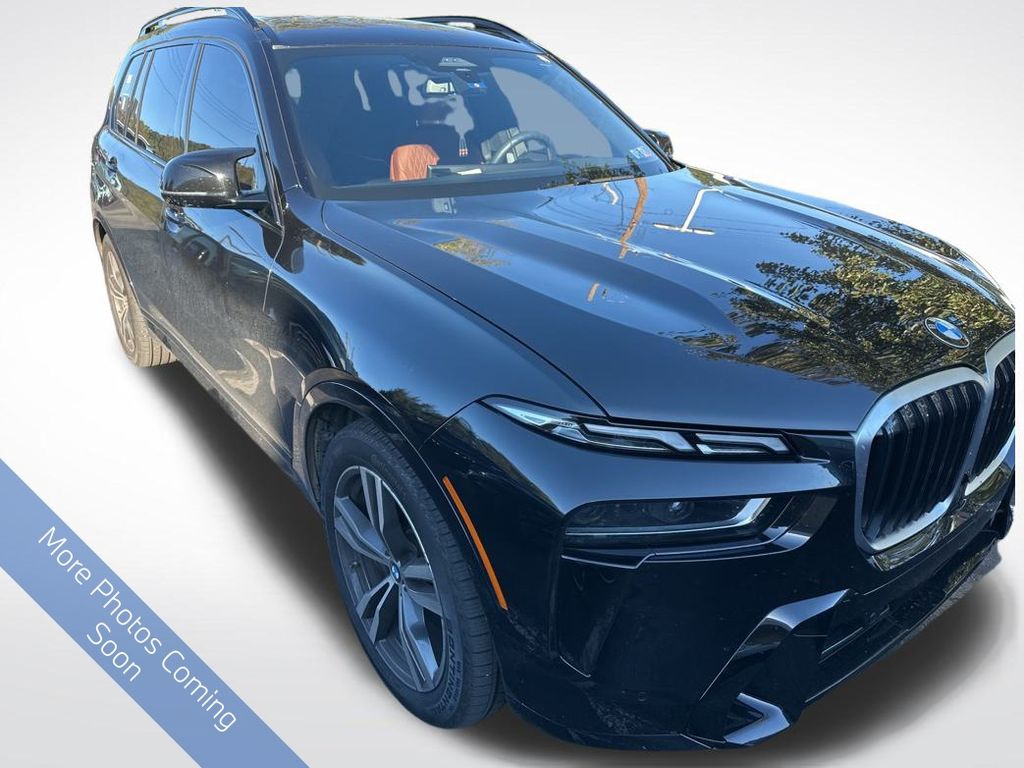 2025 BMW X7 M60i's photo