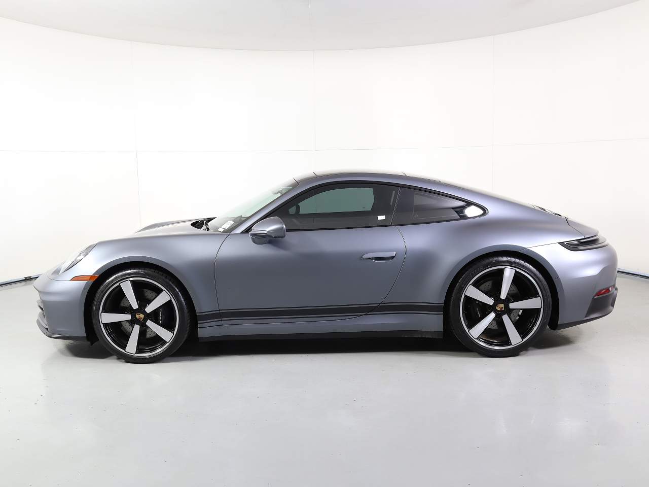 2025 Porsche 911 photo 2