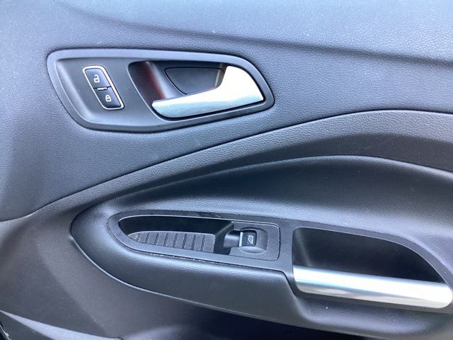 2016 Ford C-Max Hybrid SEL photo 18