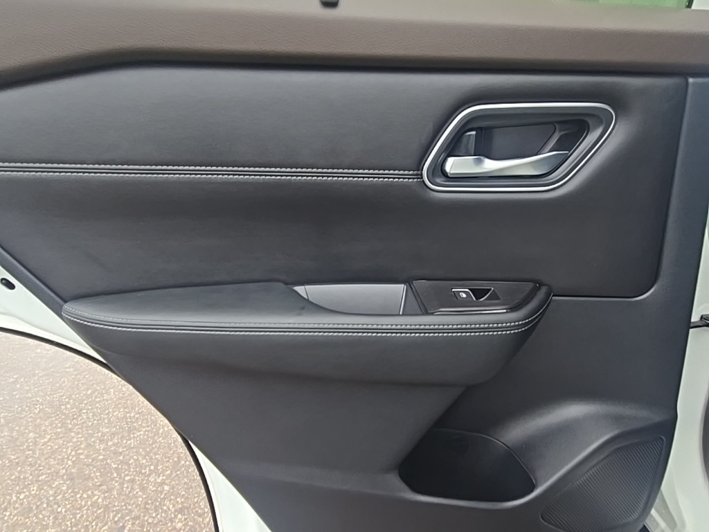2023 Nissan Rogue Platinum photo 34