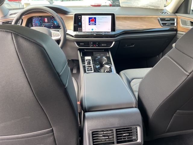 2025 Volkswagen Atlas SE Technology photo 17