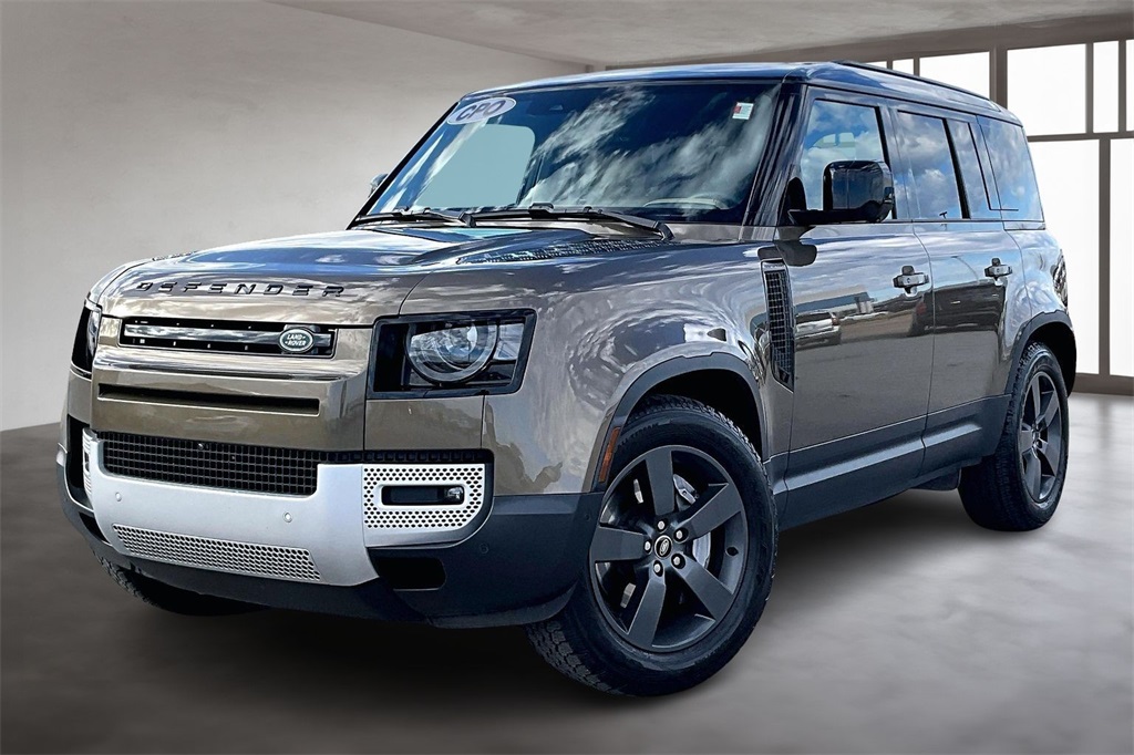 2025 Land Rover Defender S's photo
