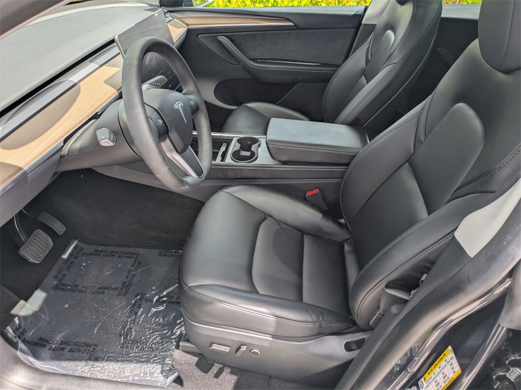 2024 Tesla Model Y Long Range photo 8