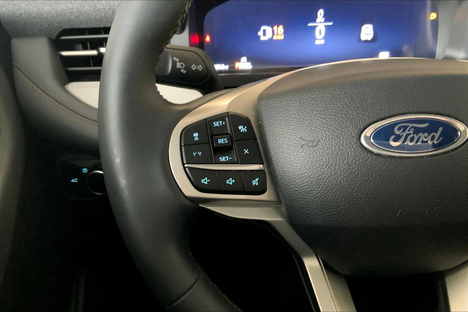 2025 Ford Explorer photo 20