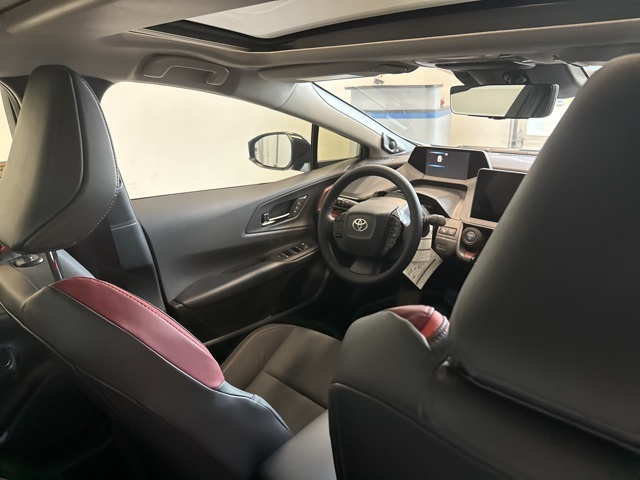 2026 Toyota Prius Plug-in Base photo 28