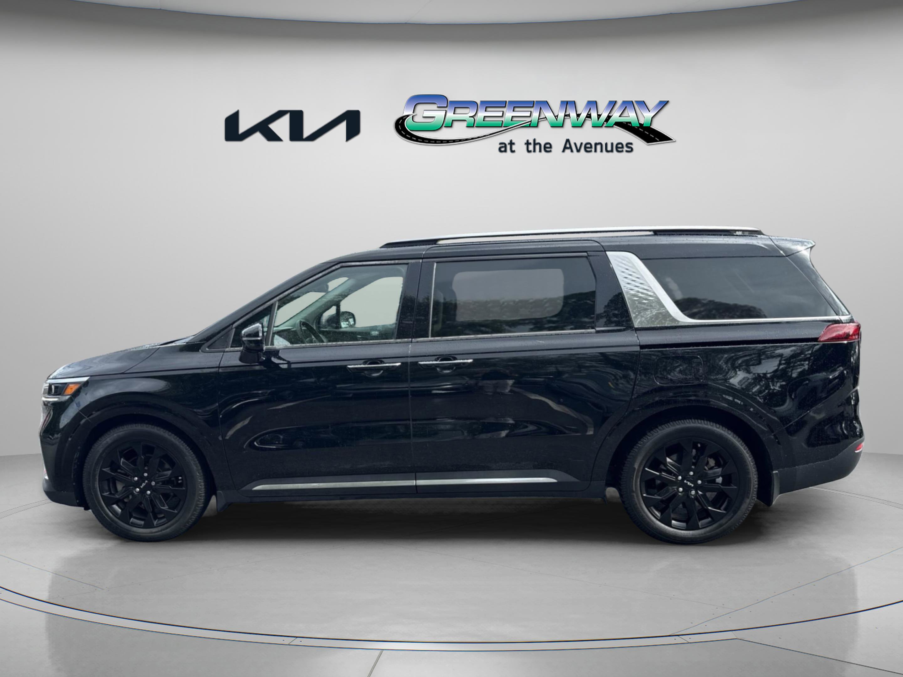 2023 Kia Carnival SX photo 2