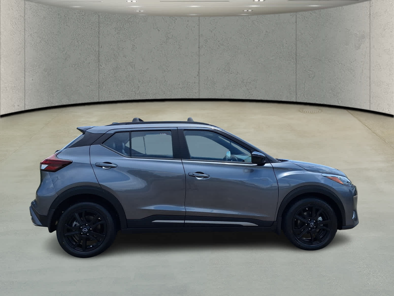 2024 Nissan Kicks SR photo 4