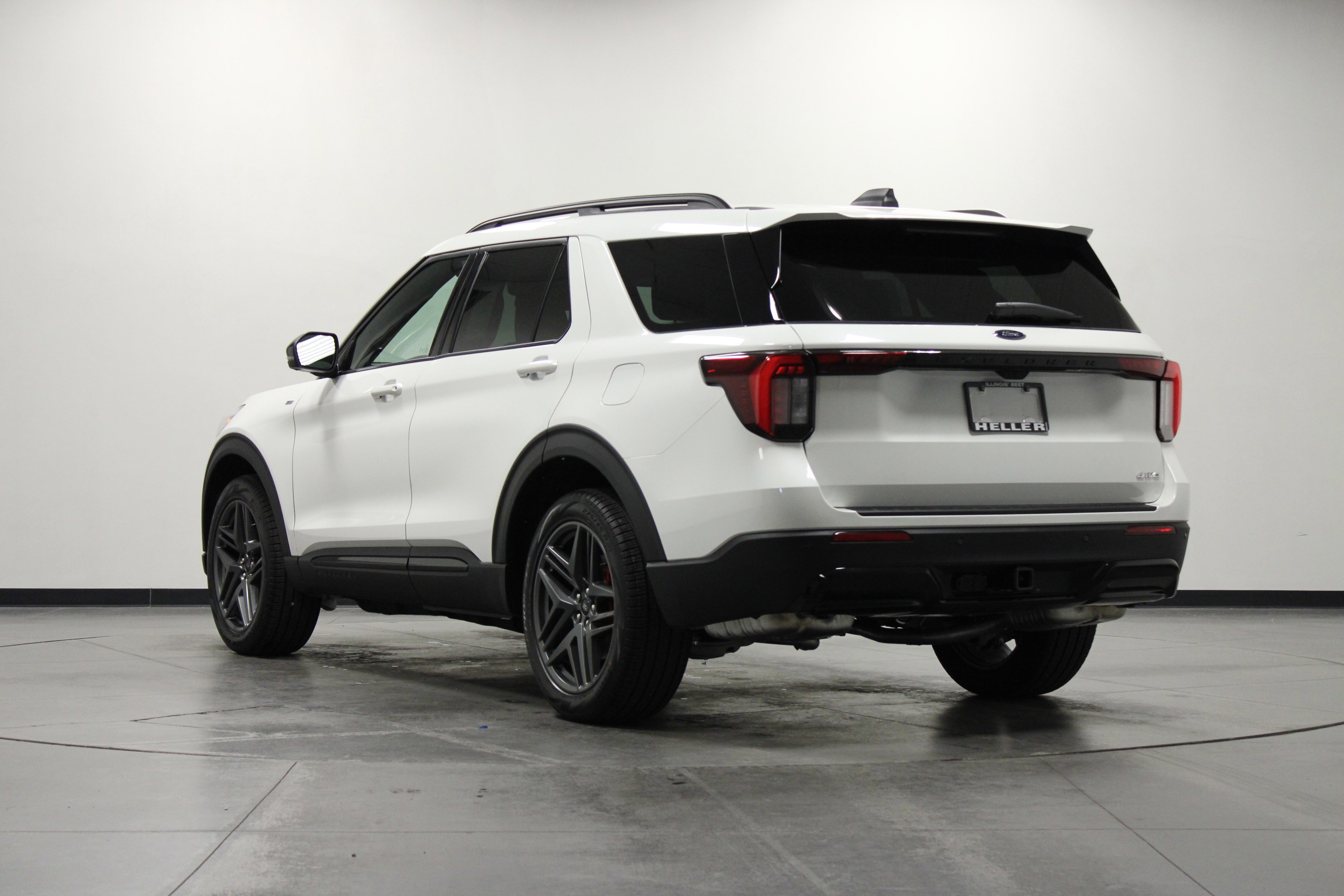 2025 Ford Explorer ST-Line photo 4