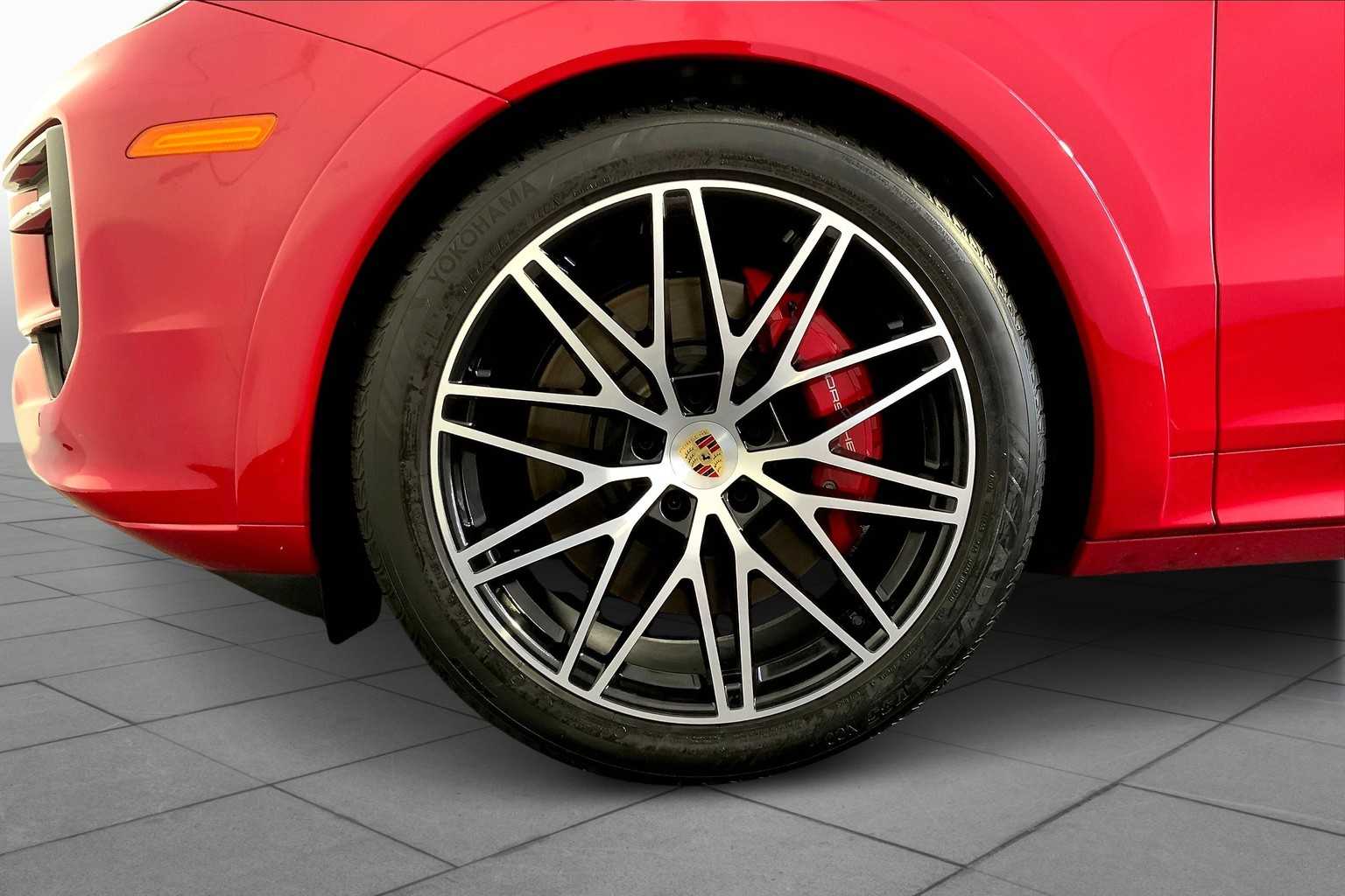 2024 Porsche Cayenne S Coupe photo 10