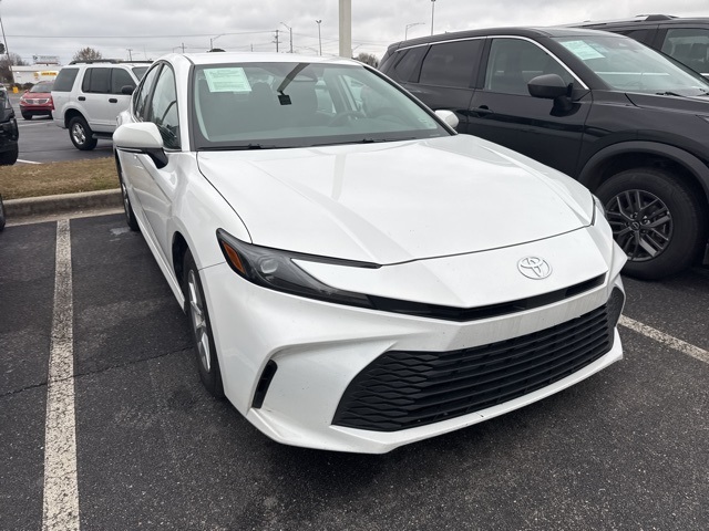 2025 Toyota Camry LE's photo