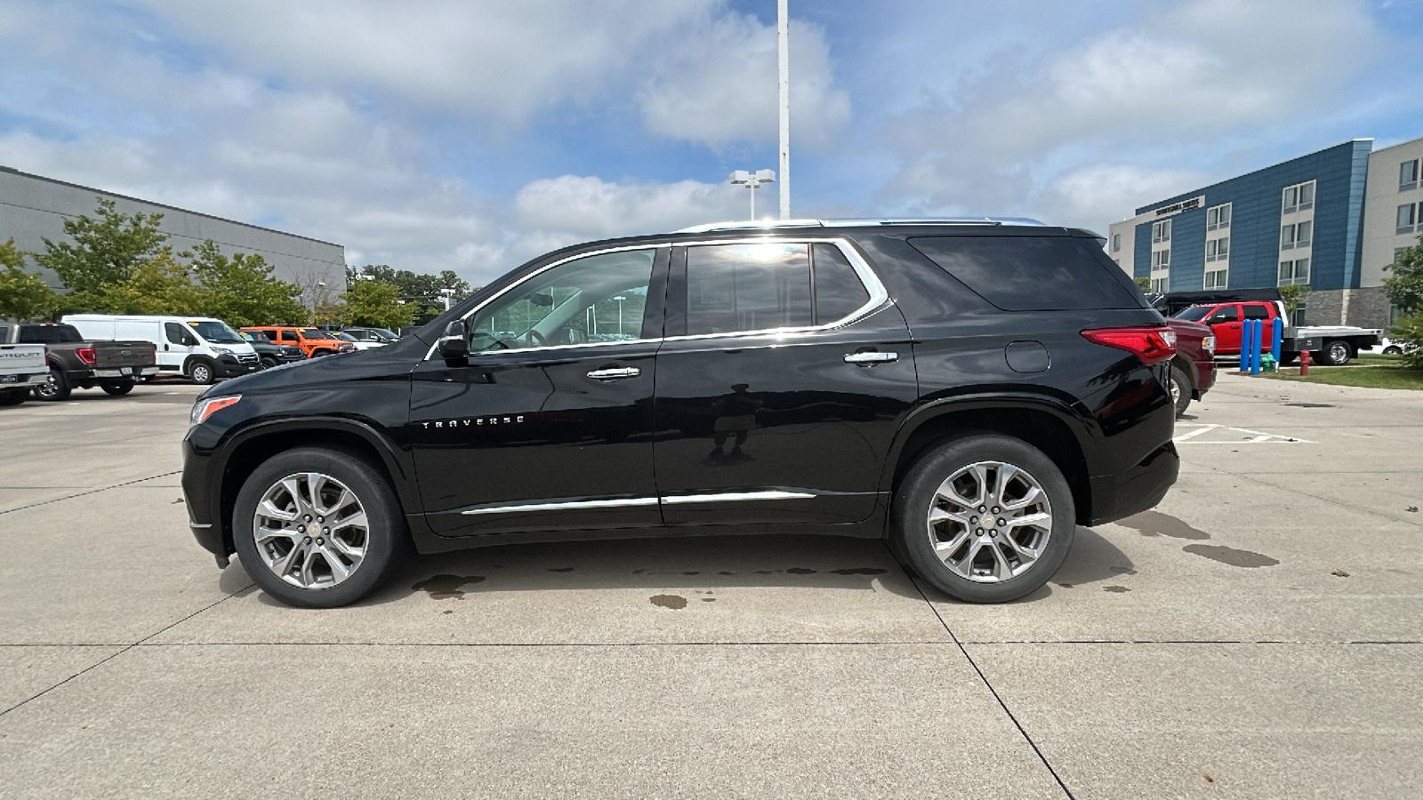 2019 Chevrolet Traverse Premier photo 2